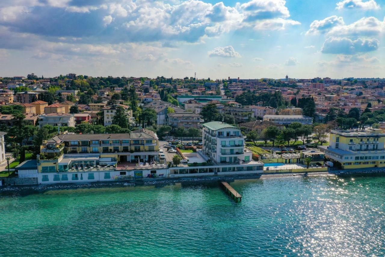 DesenzanoLoft Il girasole del Lago Desenzano del Garda Esterno foto